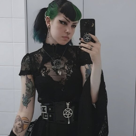 Death Moth Quartz Pendant – Restyle ✦ Moon Phases ✦ Raw Arrowhead ✦ Black/Silver - Picture 5 of 11